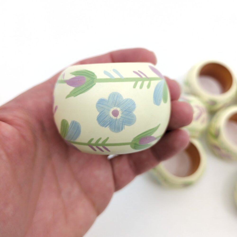 Set of 8‎ Hand Painted Wooden Floral Napkin Rings Cottagecore Table Decor - Picture 3 of 6